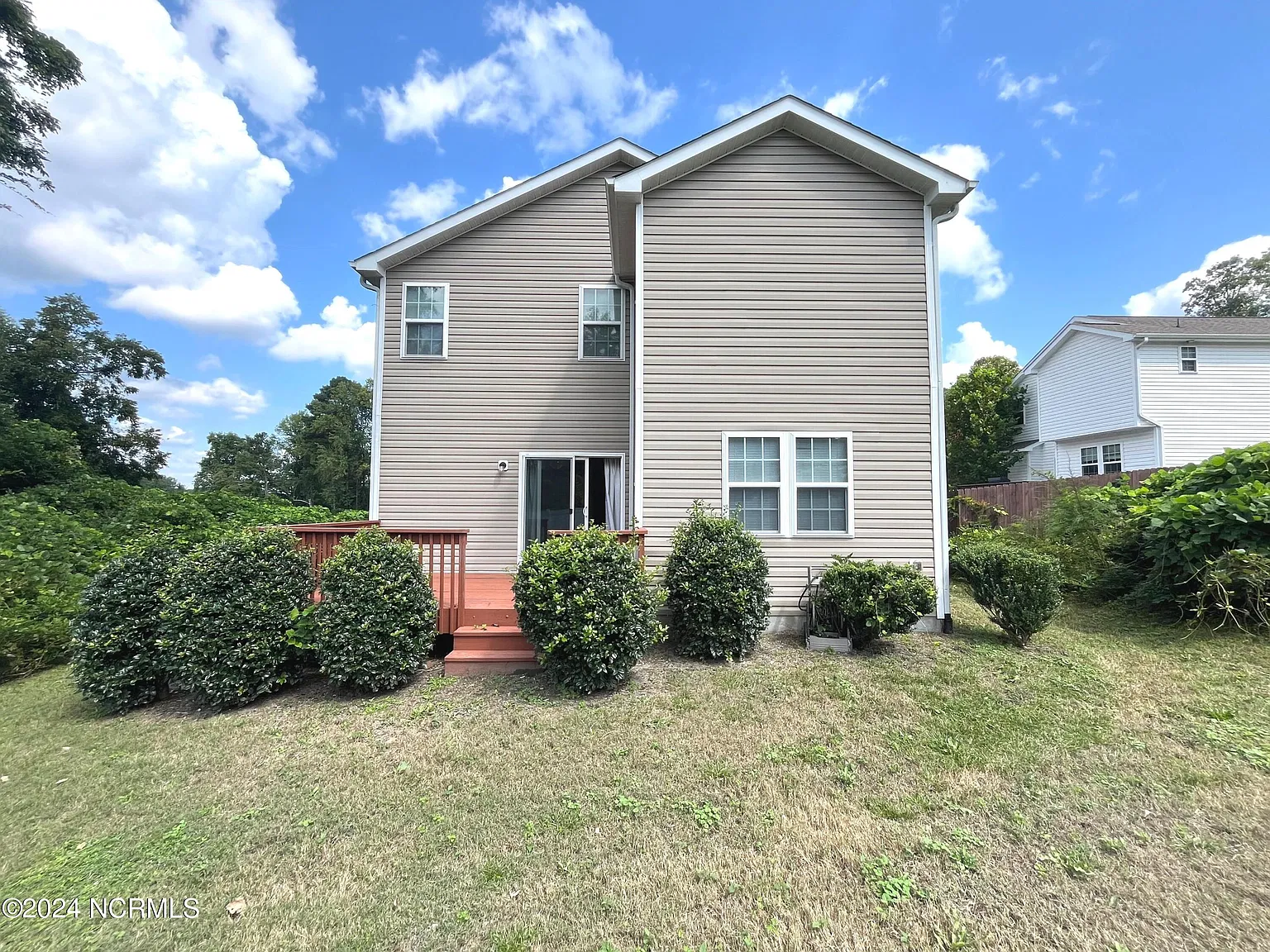 3 bed, 2.5 bath, 2150 sqft, $2,050 — Photo 3