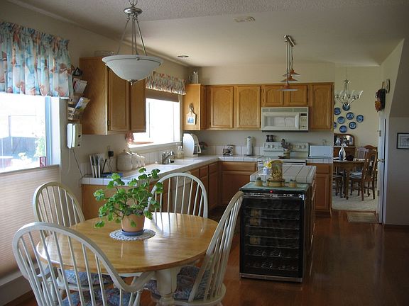 Friendly country kitchen