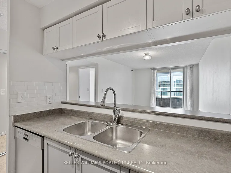 1829 Queen St E #408 — Photo 6