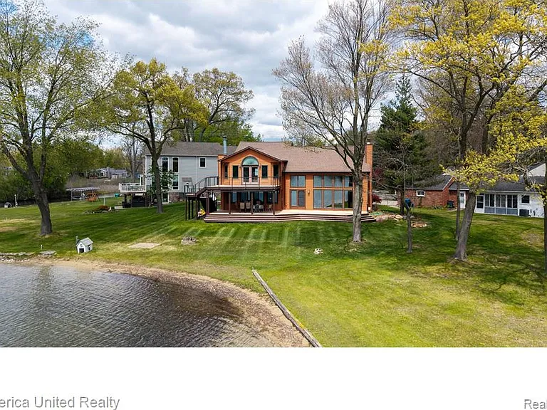 4533 Horseshoe Dr — Photo 2