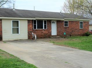 73 Elmwood St, West Fork, AR 72774