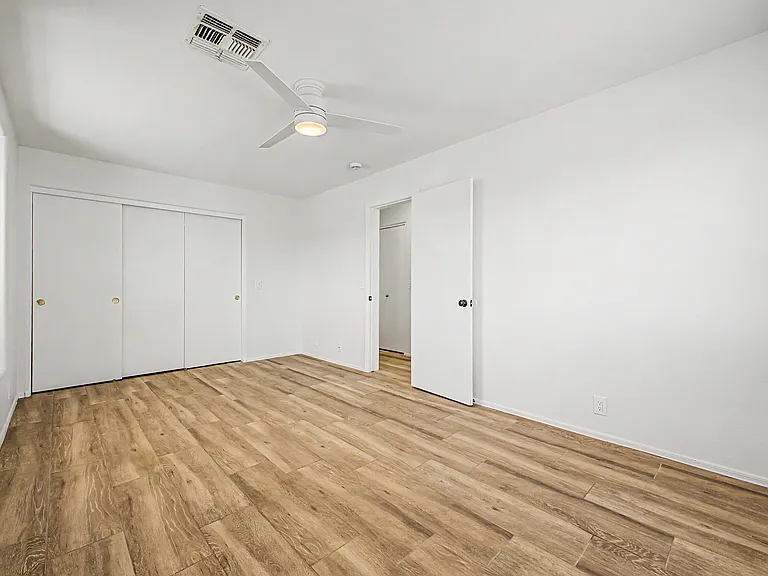414 N Hudson Pl — Photo 23