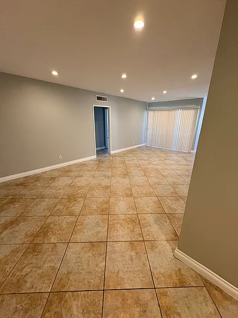 1 bed, 900 sqft, $2,100 — Photo 1