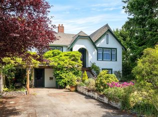 1924 Forrester St, Saanich, BC V8R3H1