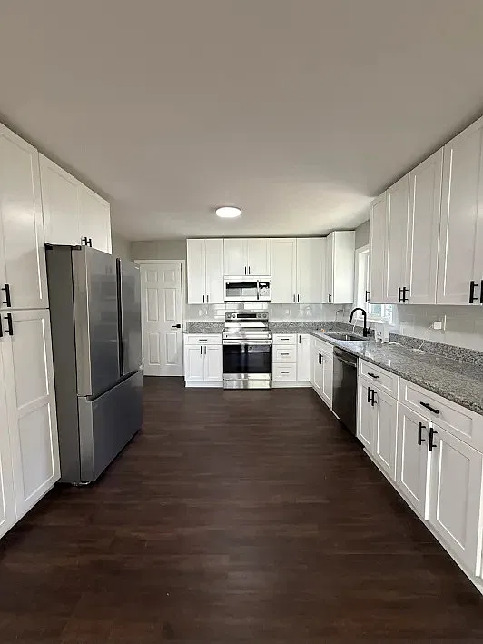 3 bed, 2026 sqft, $2,450 — Photo 3