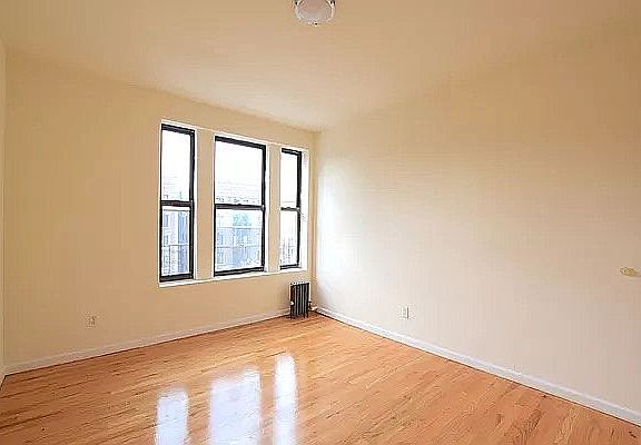 3rd image of 536 W 136th St #35