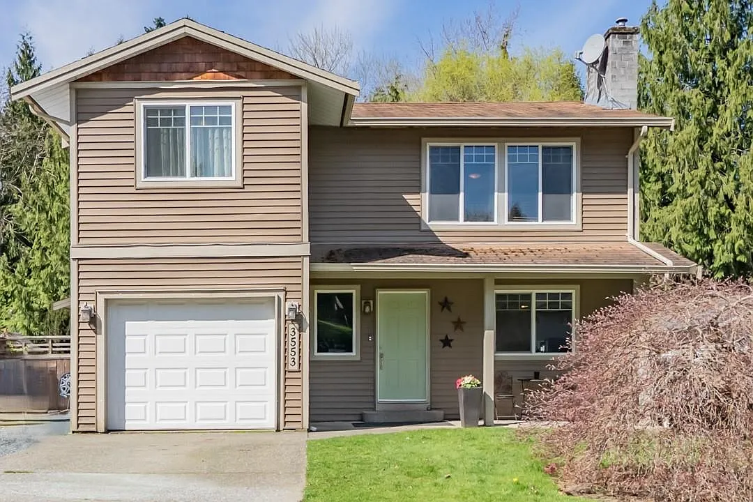3553 Monashee St photo 1