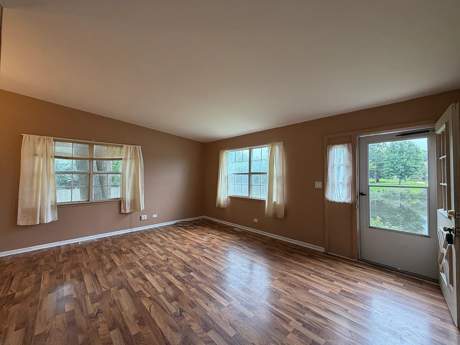 3 bed, 1.5 bath, 1248 sqft, $2,200 — Photo 4