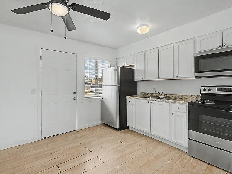 1935 Haren Dr — Photo 2