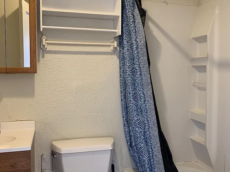 1102 Wallace St — Photo 2
