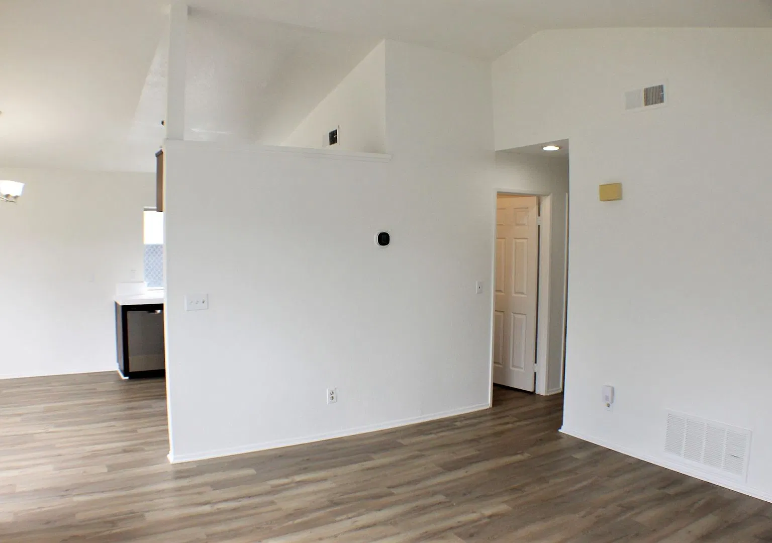 Updated 2 bedroom house in Moreno Valley — Photo 4