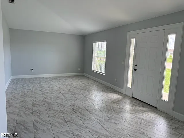 3 bed, 2.0 bath, 1639 sqft, $2,100 — Photo 4
