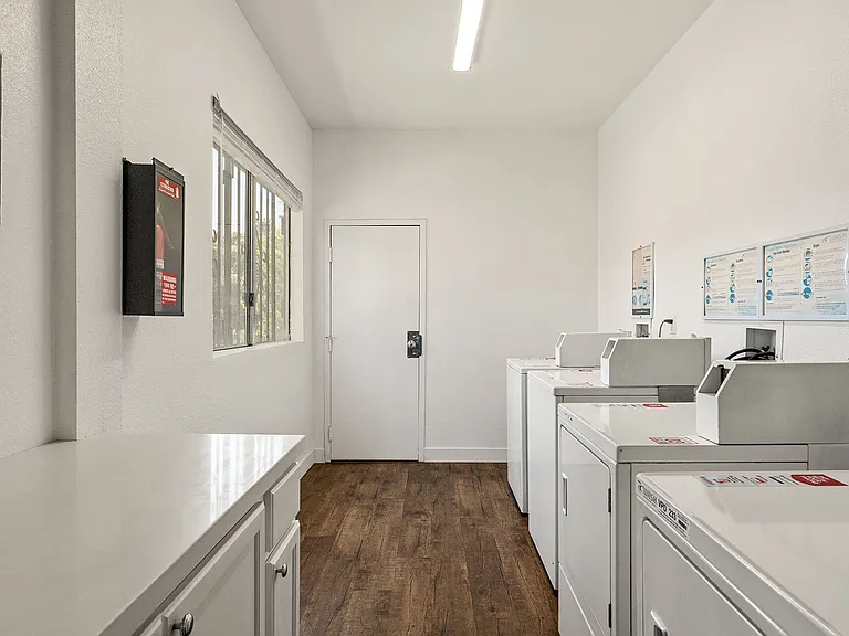 535 N Hobart Blvd — Photo 14