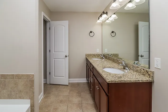 13748 Cedar Pond Cir — Photo 13