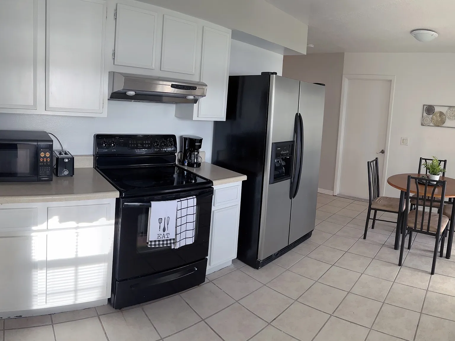 2 bed, 1000 sqft, $1,795 — Photo 2
