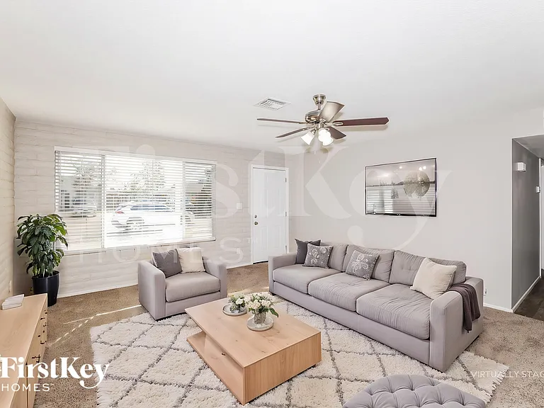 7646 N 37th Ave — Photo 3