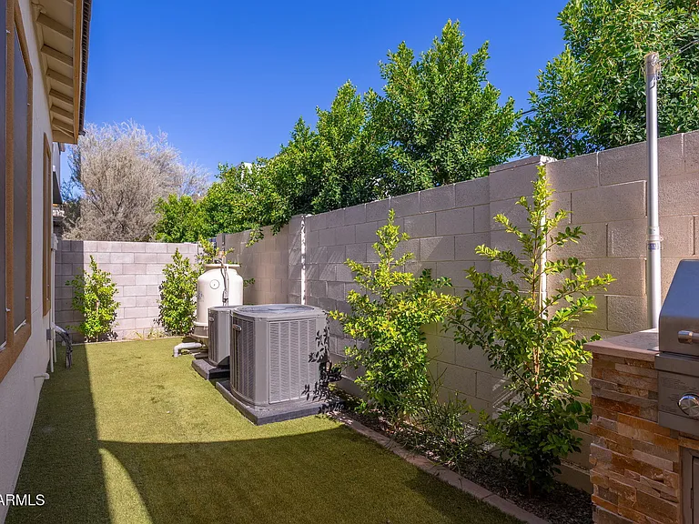 1555 E Ocotillo Rd #9 — Photo 36