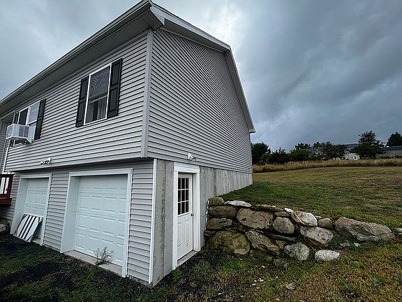 2nd image of 6 Danielson Ln
