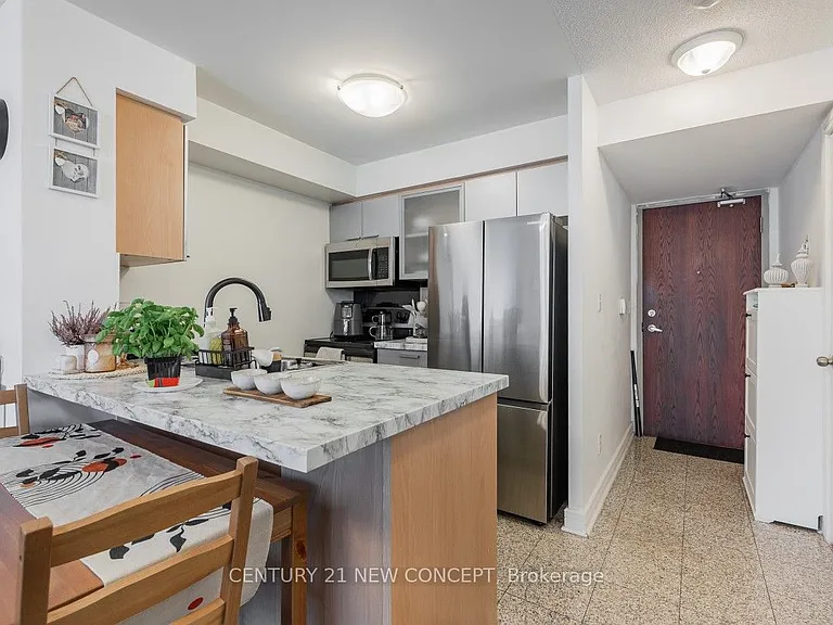 18 Harrison Garden Blvd #903 — Photo 11