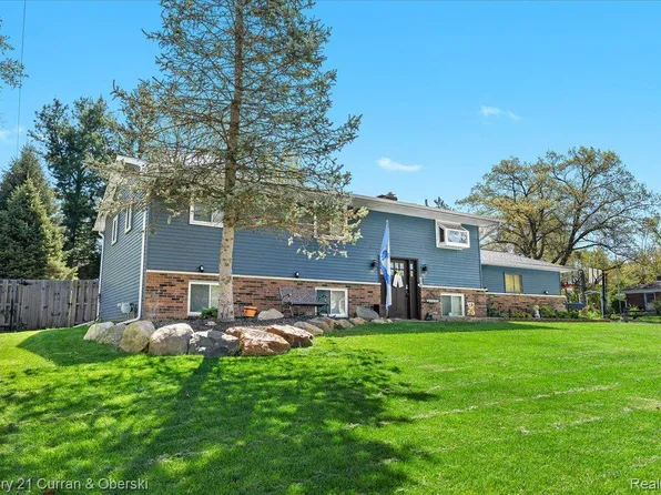 2566 Marchar Dr, Wolverine Lake, MI 48390