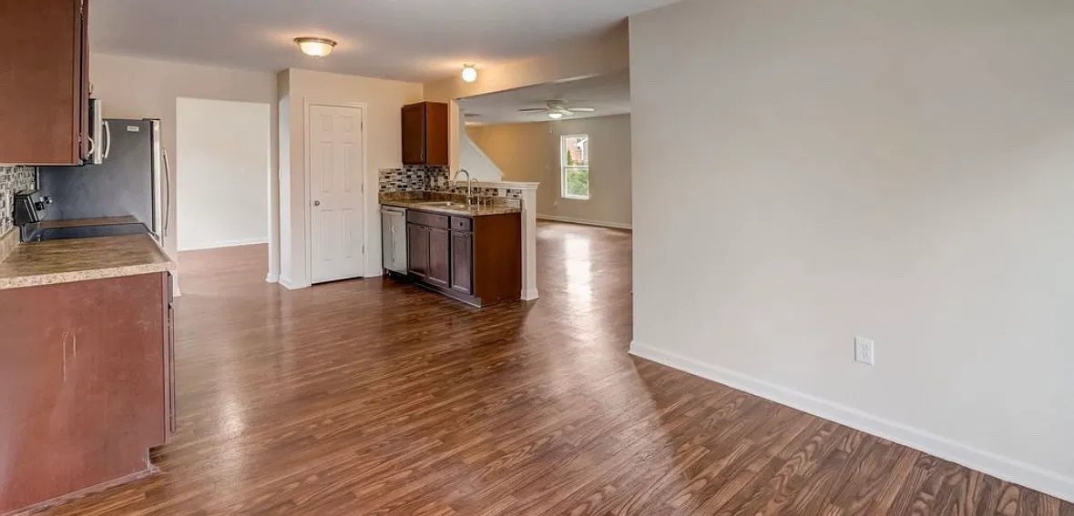 5 bed, 2605 sqft, $2,475 — Photo 4