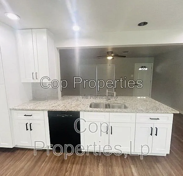 2914 Greenacres St — Photo 6
