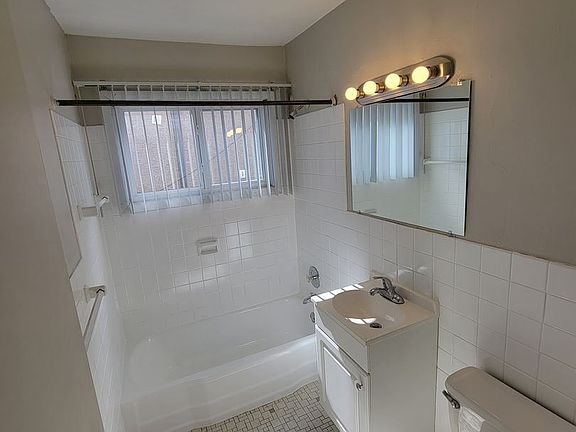 4th image of 3116 22nd Ave S #10954642