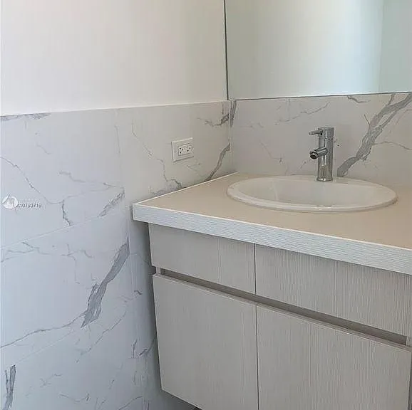 2942 SW 27th Ter — Photo 14