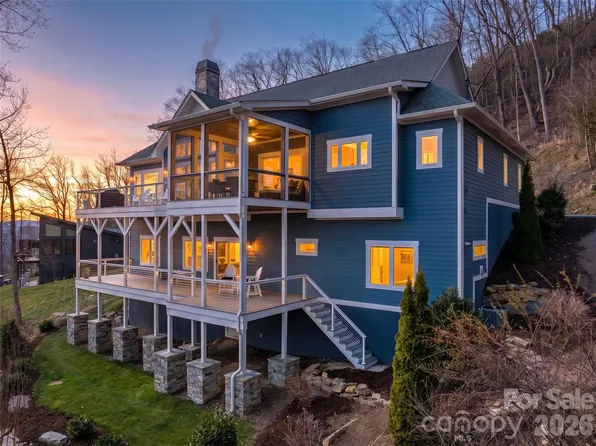 98 Rock Cliff Way, Hendersonville, NC 28791