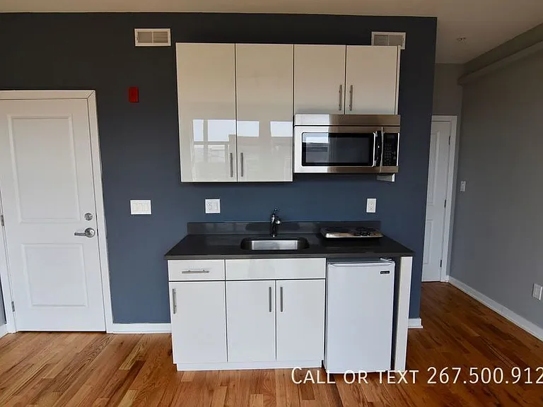 535 N Budd St #2B — Photo 1
