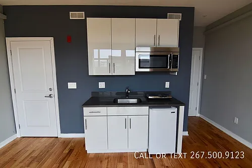 535 N Budd St Photo 1