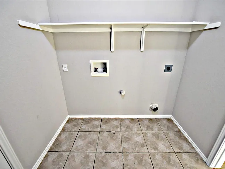 510 Golden Gate Dr — Photo 19