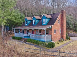 126 Wildflower Cove Dr, Swannanoa, NC 28778