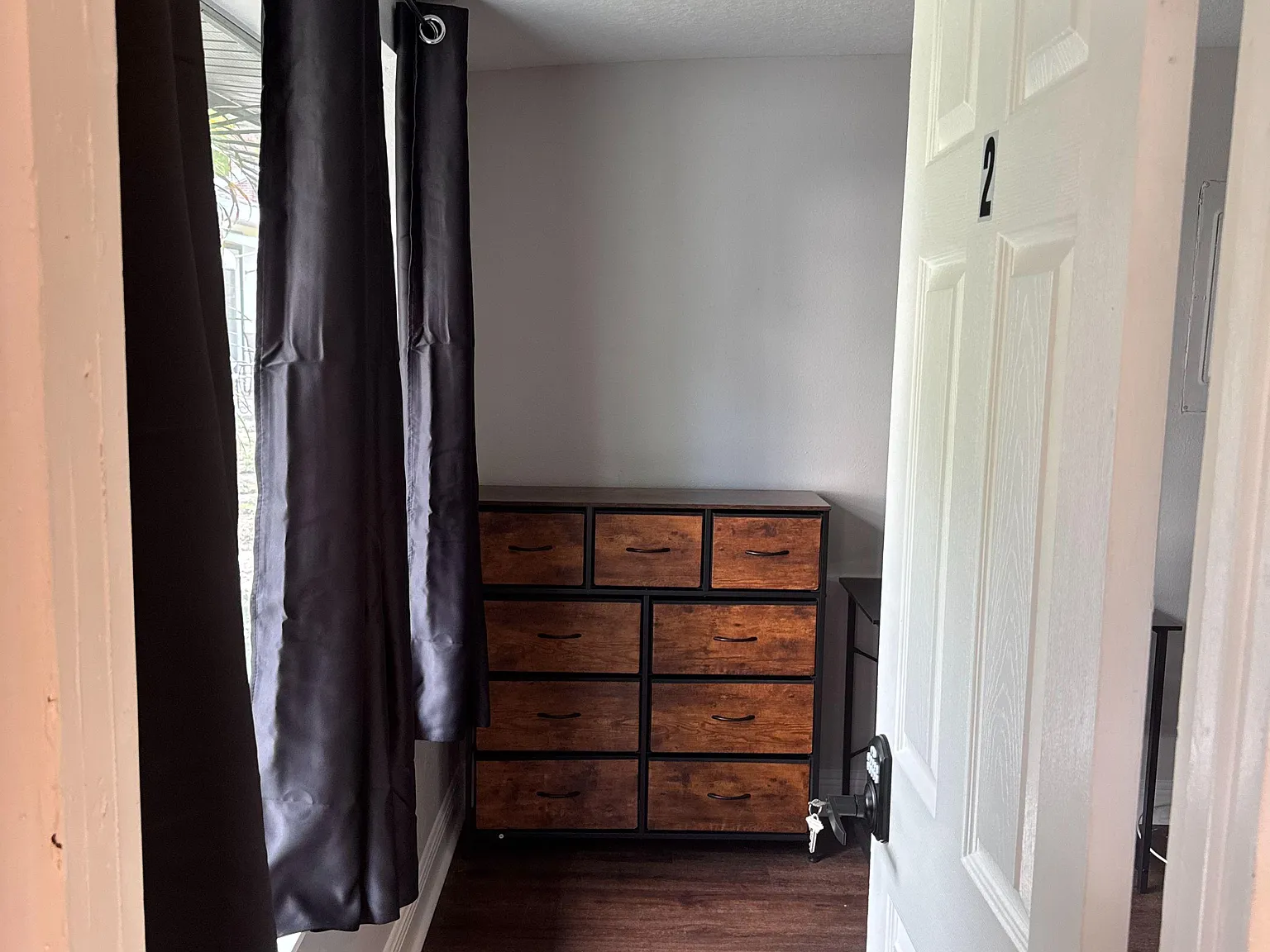 4 bed, 3.0 bath, 1400 sqft, $1,299 — Photo 4
