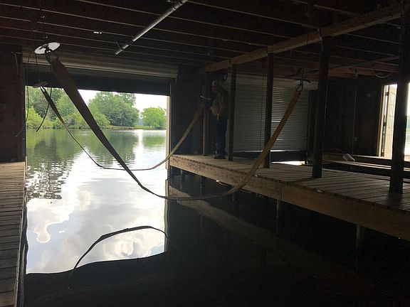 Fully enclosed boathouse
