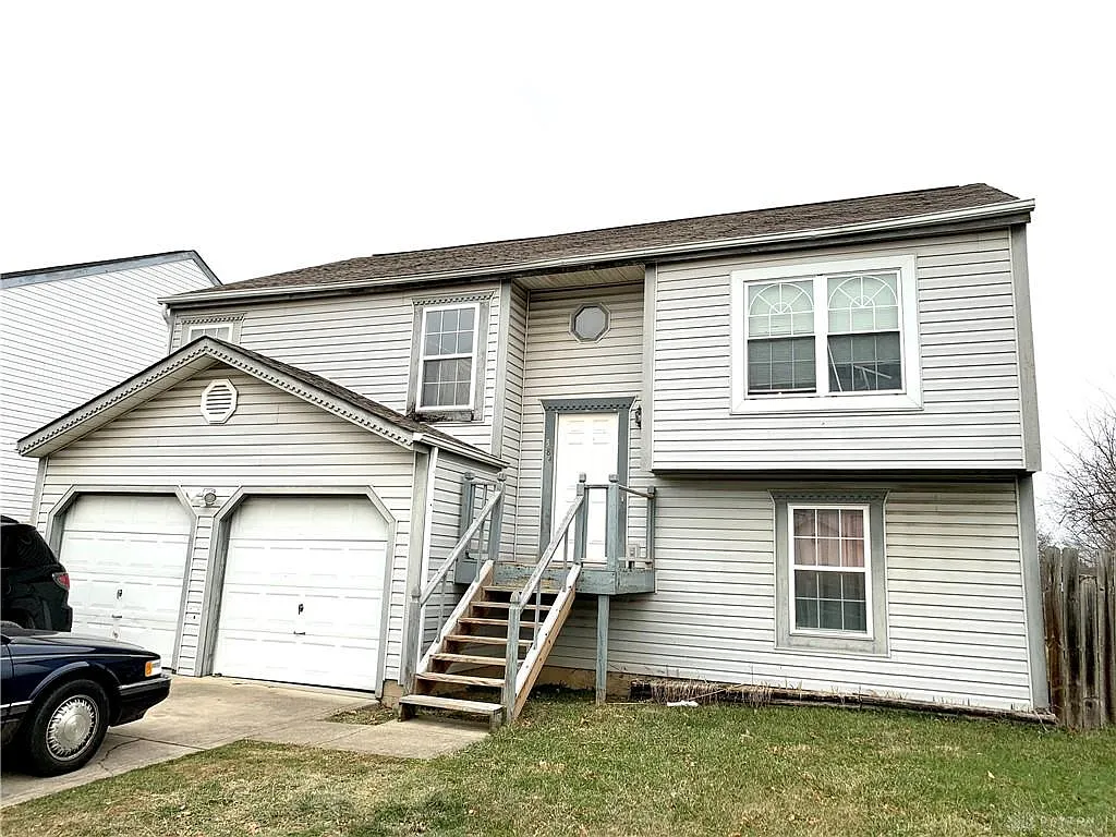 384 Harland Dr photo 1