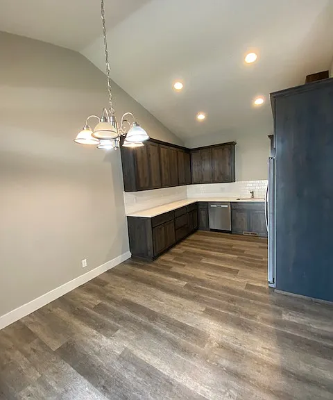 564 NE Cherry St — Photo 3