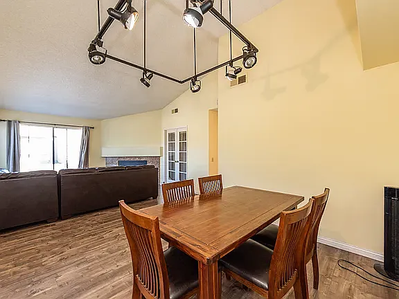 375 Stanford Ct — Photo 7