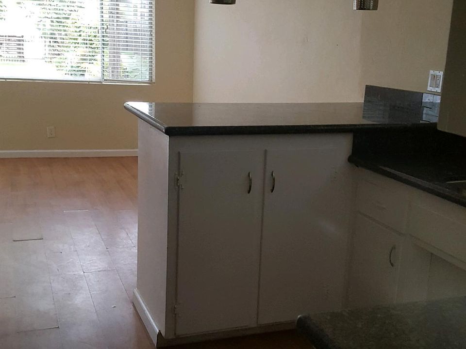 2nd image of 4875 Coronado Ave