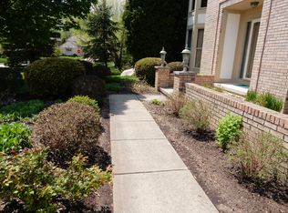 1361 Burhaven Dr, Rochester Hills, MI 48306