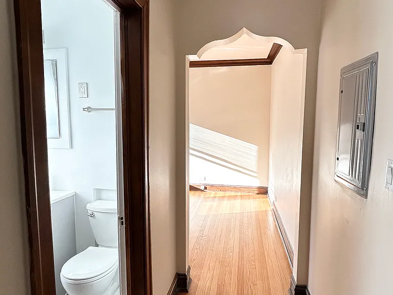 5236 N Rockwell St #1A — Photo 9