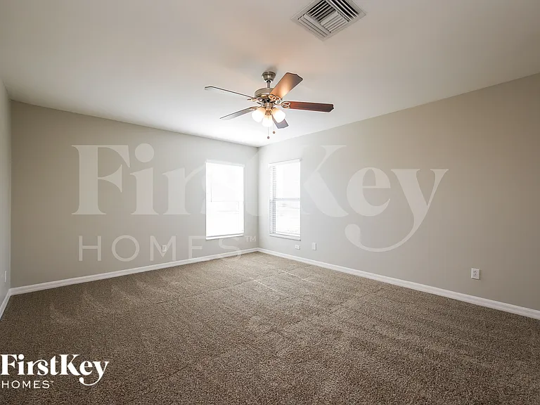 2506 NE 6th Pl — Photo 8