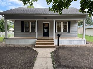 205 E North St, Mt Sterling, IL 62353