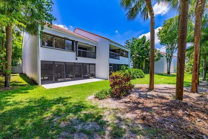 2517 Presidential Way #B — Photo 11