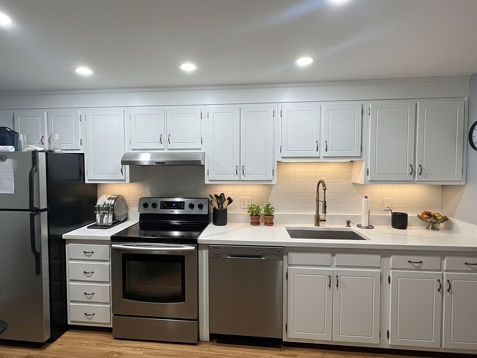 1st image of 127 Atlantic Ave APT 10