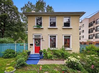 664 Center St, Ottawa, ON K1K 2N9