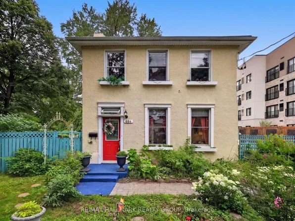 664 Center St, Ottawa, ON K1K 2N9