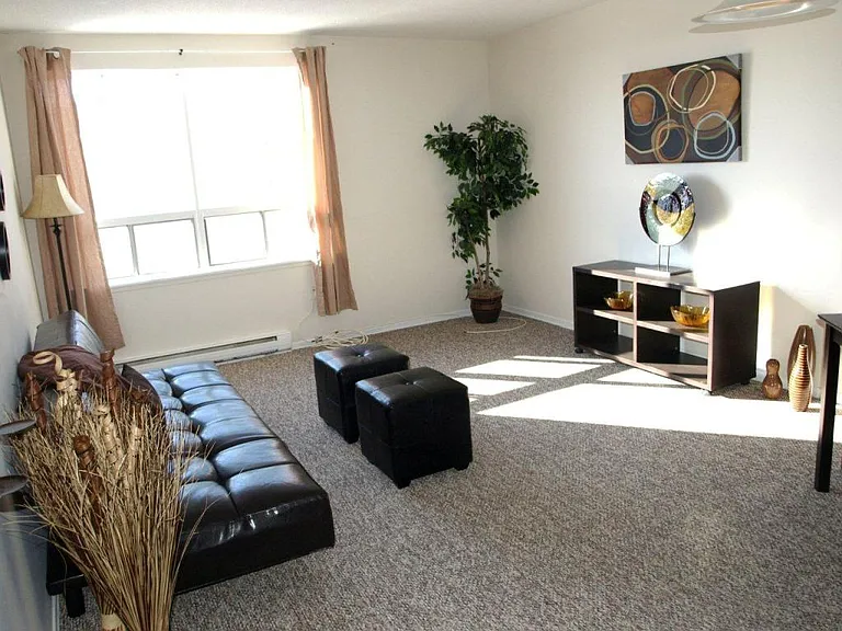 100 Kent Ct — Photo 4