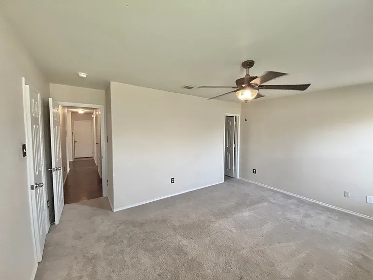 1921 Nightingale Dr — Photo 9
