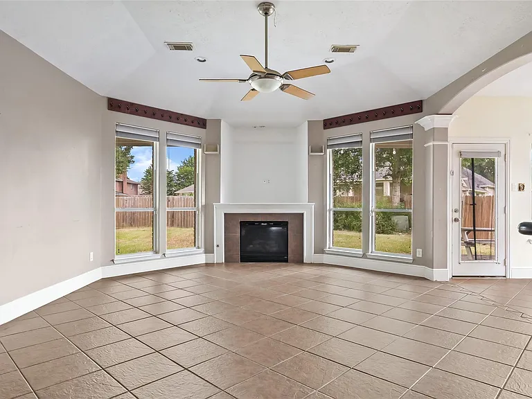 511 Nadia Way — Photo 6